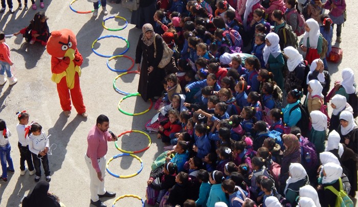 مخيم جرش في الأردن.. قرار يحرم أكثر من 350 معلم ومعلمة من التدريس