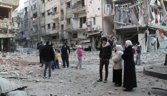 صورة أرشيفية لمنطقة الريجة في مخيم اليرموك المحاصر