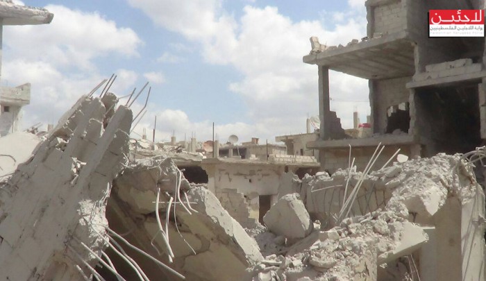 جانب من الأضرار الناتجة عن قصف النظام السوري لمخيم درعا بخرطوم متفجر