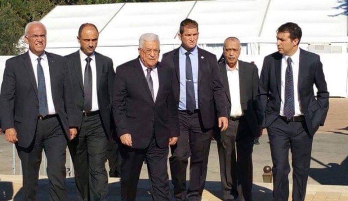 وفد السلطة الفلسطينية المشارك في جنازة بيرس بالقدس المحتلة، برئاسة عباس