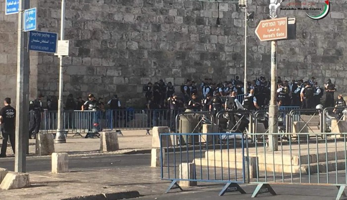 الاحتلال يفرض قيود على دخول المُصلّين إلى المسجد الأقصى