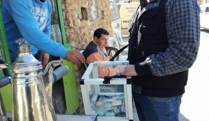 أهالي مخيّم البداوي شمال لبنان يتبرّعون لإعادة إعمار منزل الشهيد قنبر