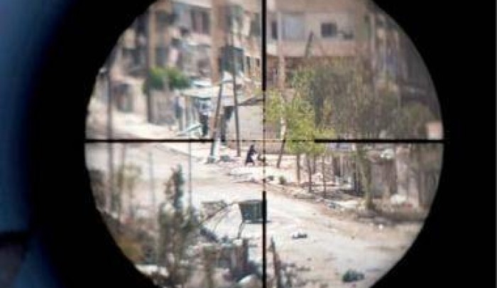 استشهاد سيّدة فلسطينية برصاصة قنّاص في مخيّم اليرموك