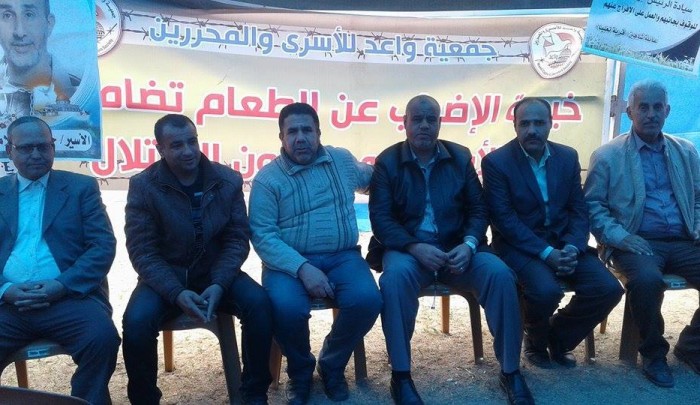 من الخيمة التضامنية مع الأسرى المضربين في سجون الاحتلال