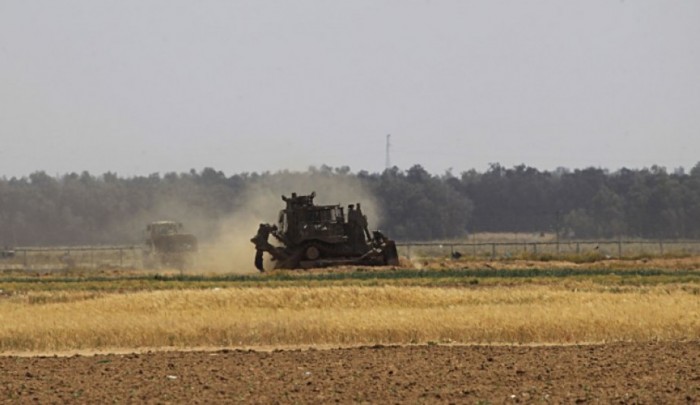 آليات الاحتلال تتوغّل شرقيّ مخيم البريج وسط قطاع غزة