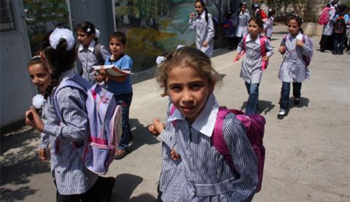 "الأونروا" تؤجل توزيع الشهادات في مدارسها
