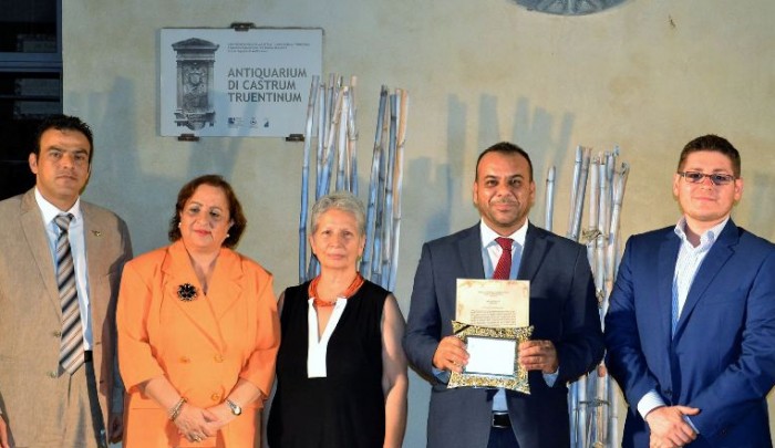 شاعر فلسطيني يفوز بجائزة شعر عالميّة في إيطاليا