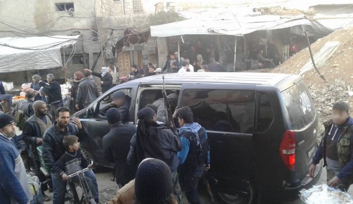 مخيم اليرموك.. داعش تحصن مواقعها وسط فرار قاداتها وعناصرهم للرقة 
