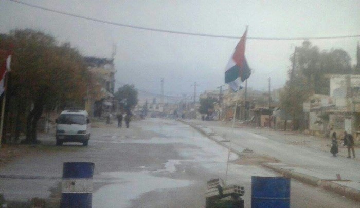 الصورة من أحد حواجز "جيش التحرير الفلسطيني" في مخيم خان الشيح