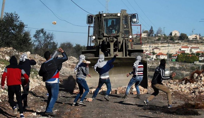 اندلاع مواجهات في مناطق متفرقة بالضفة المحتلة وقوات الاحتلال تقمع المسيرات الأسبوعية