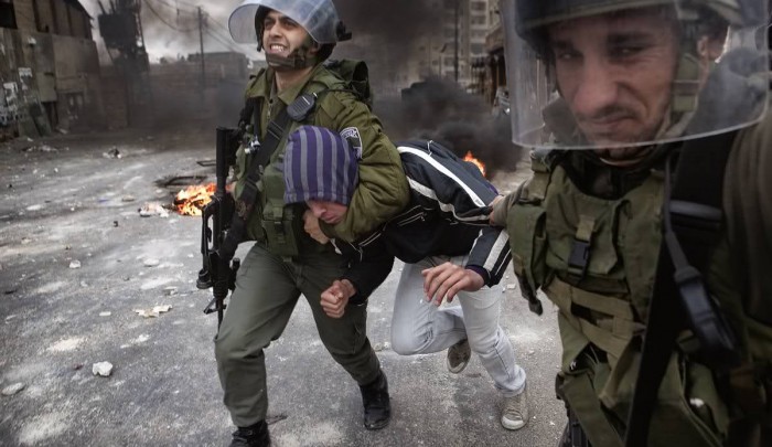 قوات الاحتلال تعتقل (18) فلسطينياً في الضفة المحتلة