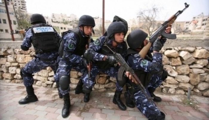 اشتباكات بين الأجهزة الأمنيّة ومسلحين في مخيم جنين واعتقال العشرات