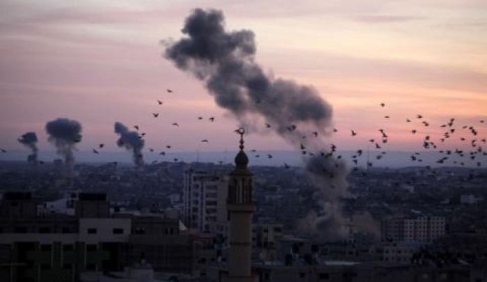 سلسلة غارات يشنّها الاحتلال على مواقع في قطاع غزة