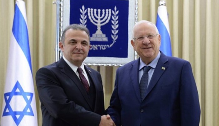 السفير التركي الجديد لدى الكيان الصهيوني يقدّم أوراق اعتماده للرئيس الصهيوني ريفلين