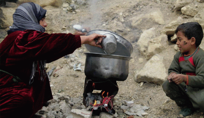 إجراءات مشددة لـ" لداعش" تنذر بمجزة جوع جديدة في مخيّم اليرموك