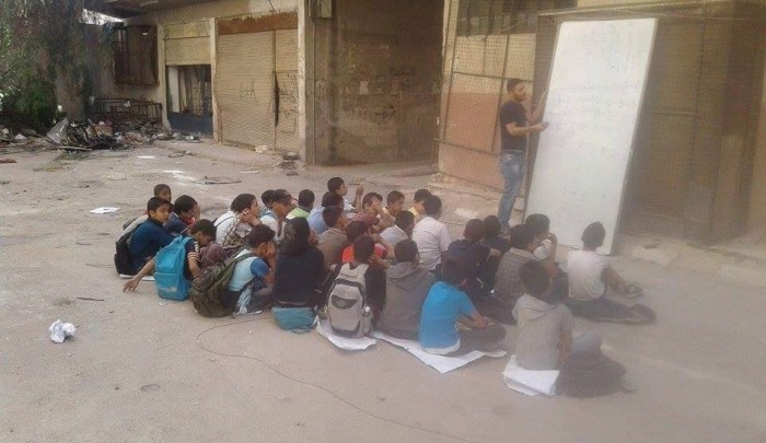 السماح لطلّاب من أبناء مخيّم اليرموك بالعبور الى دمشق لإتمام معاملات حكومية