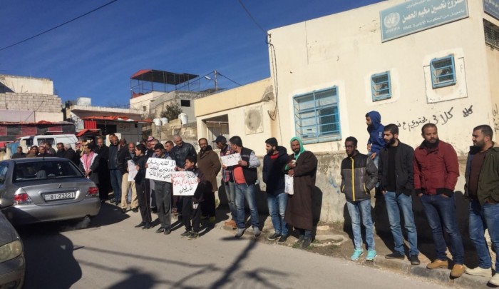اعتصام لموظفي "الأونروا" في مخيّم الشهيد عزمي المفتي بالأردن
