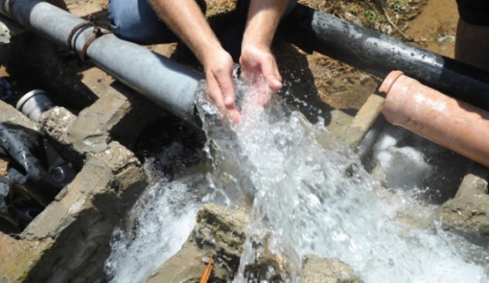 سلطة المياه: تم توفير التمويل اللازم لمشروع تأهيل خط المياه المُغذّي لمخيّم الفوّار