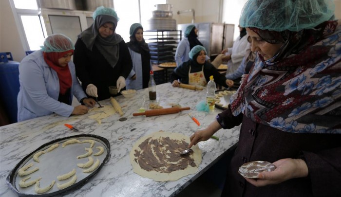 "معاً لتمكين النساء الضعيفات".. مبادرة لتمكين الفئات الأضعف من اللاجئين الفلسطينيين