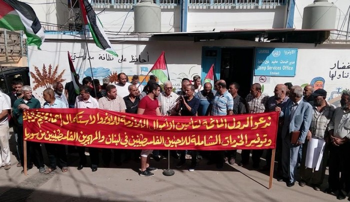 من اعتصام لجان حق العودة في مخيم عين الحلوة احتجاجاً على تقليص خدمات الأونروا