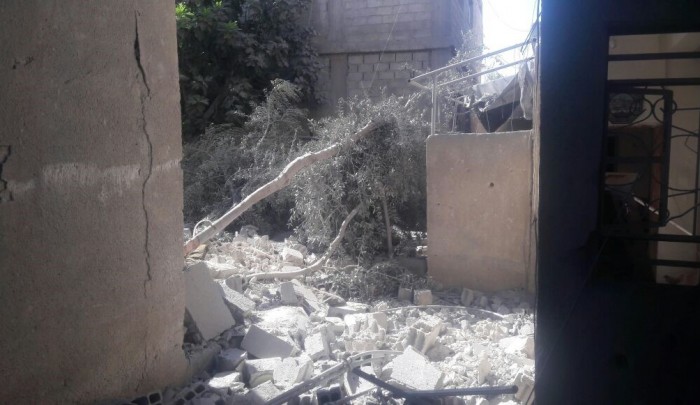 اثار القصف على مخيم خان الشيح