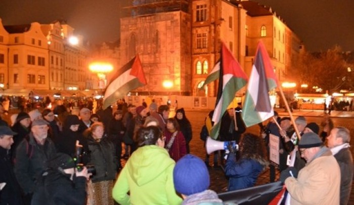 مسيرة باتجاه سفارة الكيان الصهيوني في براغ تنديداً بجرائم الاحتلال