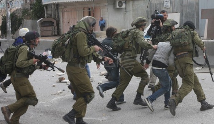 اعتقالات بالضفة المحتلة تطال فلسطينيين من مخيّمي الجلزون ونور شمس