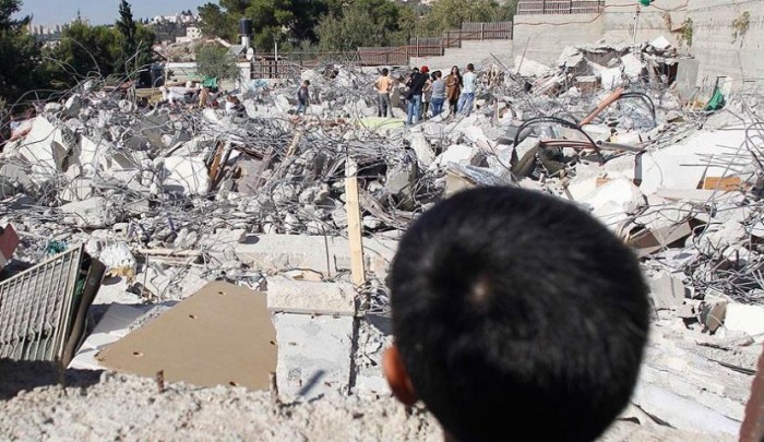سلطات الاحتلال تهدم قبور في مقبرة باب الرحمة 
