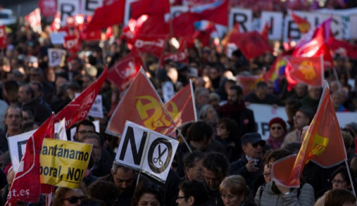 الآلاف في إسبانيا يتظاهرون لمُطالبة الحكومة باحترام تعهداتها بشأن استقبال اللاجئين