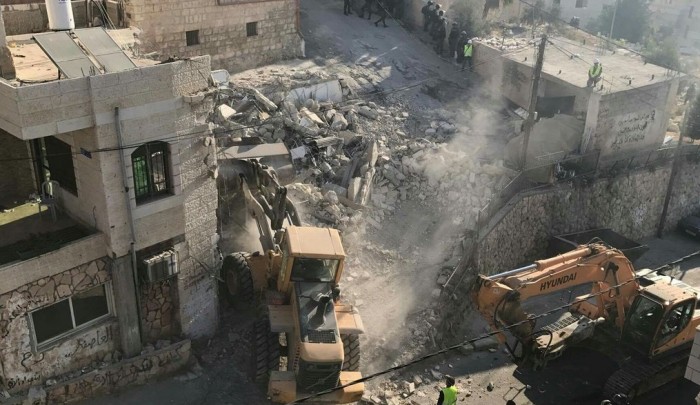 فلسطين المحتلة- عملية الهدم في قرية العيساوية شرقي القدس المحتلة الثلاثاء 15 آب