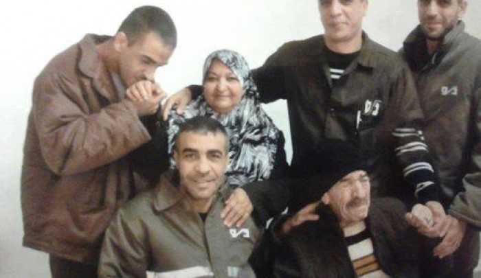 صورة أرشيفية لأم ناصر حميد وعائلتها