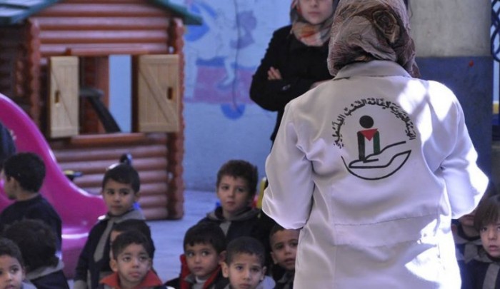 توزيع مساعدات على العائلات الفلسطينية في قدسيّا