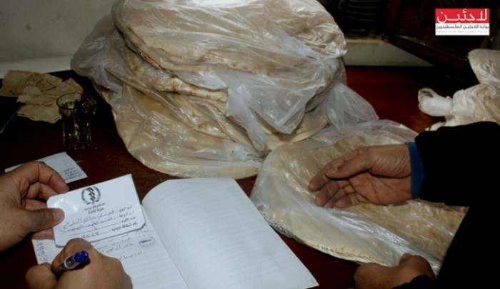 أنباء حول موافقة أمنيّة لإعادة إدخال خبز "منظمة التحرير" لأهالي مخيّم اليرموك