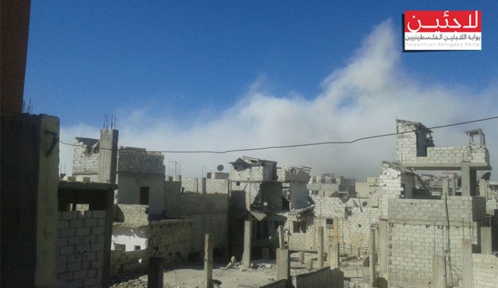 غارة جوية على مخيم درعا ودمار في المباني والممتكات