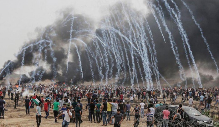 الفلسطينيّون ينطلقون في الجمعة السابعة لمسيرات العودة الكبرى.. والاحتلال يُواصل اعتداءاته