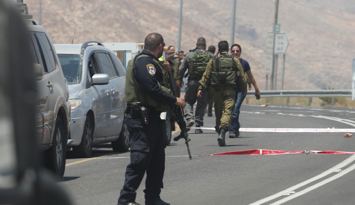 قوات الاحتلال تُطلق النار على فلسطيني في الخليل المحتلة