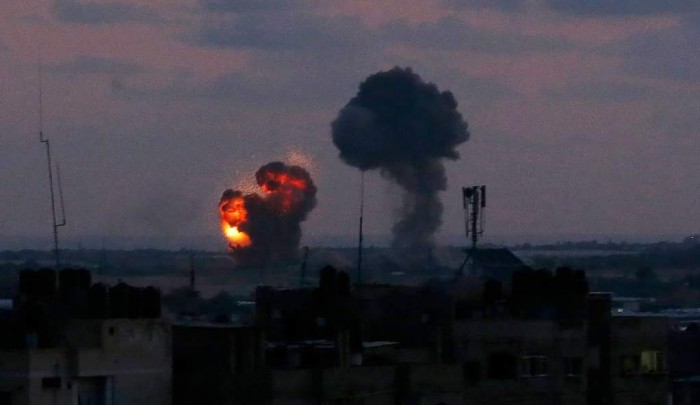 فلسطين المحتلة - من القصف الجوي على مناطق في قطاع غزة فجر اليوم