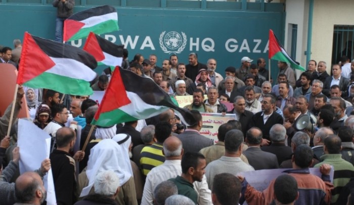 مدير "الأونروا" في غزة يُغادر مكتبه بعد حصار لساعات.. والاعتصام مُستمر