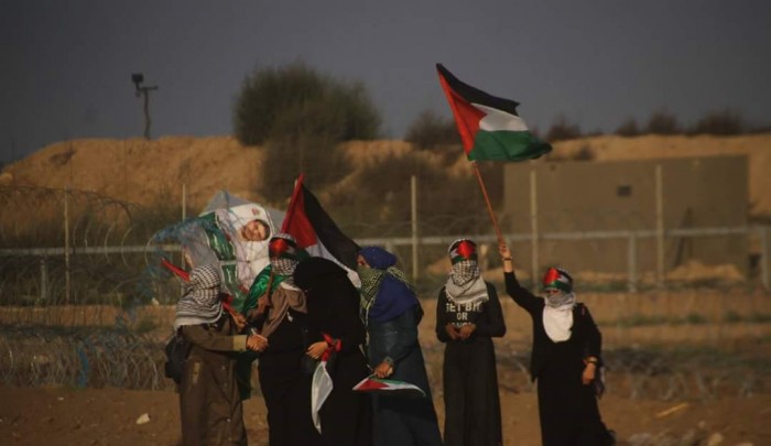شهيد وعشرات الإصابات في مسيرات العودة.. والجمعة المُقبلة "لغزة الحريّة والحياة"
