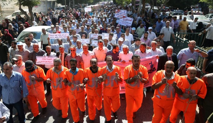 "الأونروا" تسحب موظفين دوليين من غزة