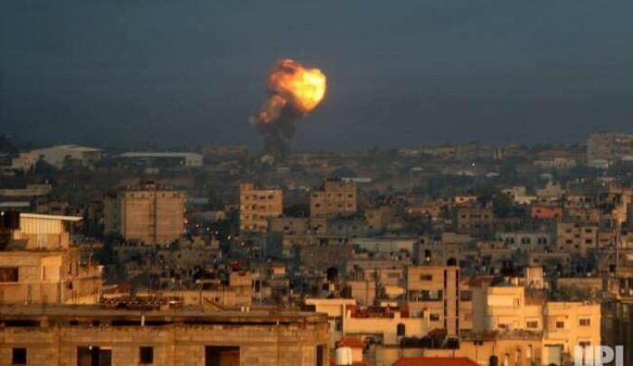 من الغارات الجويّة التي شنّها طيران الاحتلال على قطاع غزة صباح اليوم