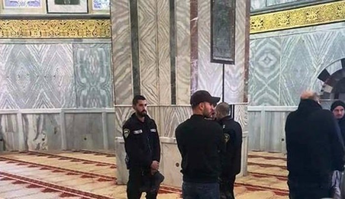 من اقتحام عناصر شرطة الاحتلال لمسجد قُبّة الصخرة