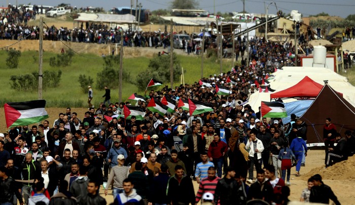 الفلسطينيّون يستعدون للمُشاركة في جمعة "فليسقط مؤتمر البحرين"