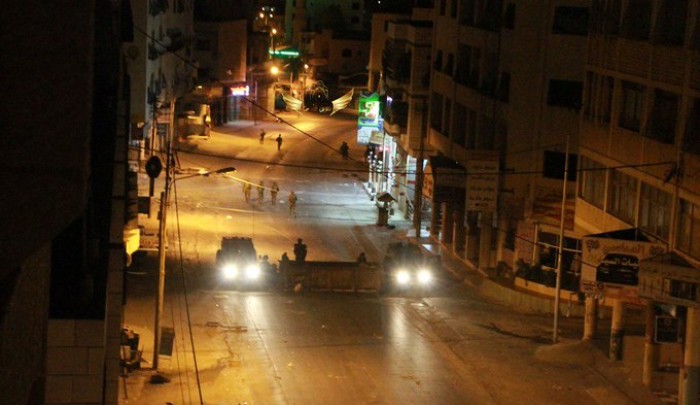 من اقتحام قوات الاحتلال لشارع عمّان بالمنطقة الشرقيّة في نابلس المحتلة فجر الأربعاء