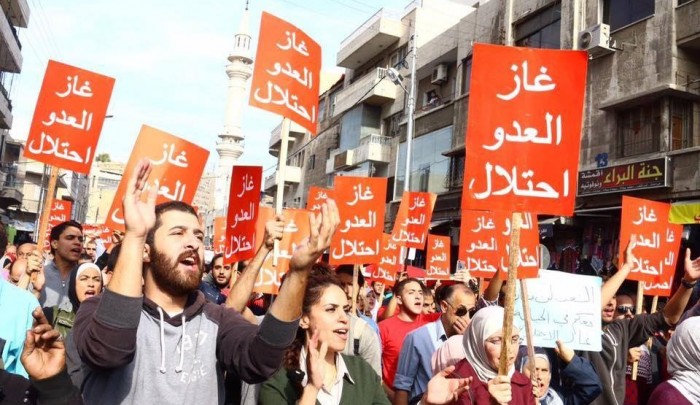 متظاهرون أرنيون ضد اتفاقية الغاز بين بلادهم والاحتلال - إنترنت 