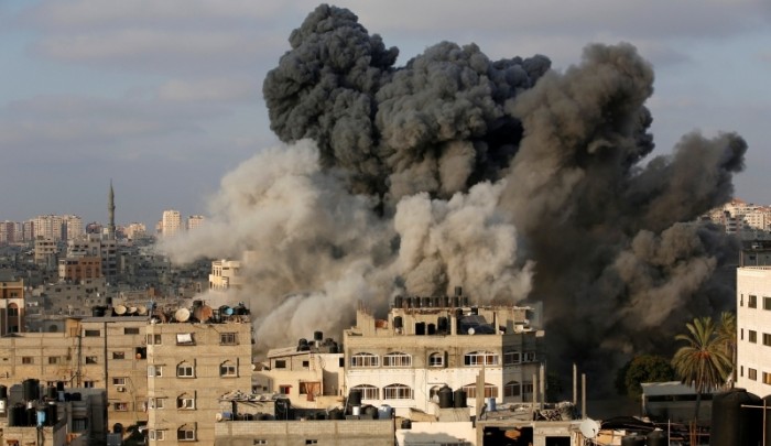 طيران الاحتلال يشن غارات في مناطق متفرقة بقطاع غزة