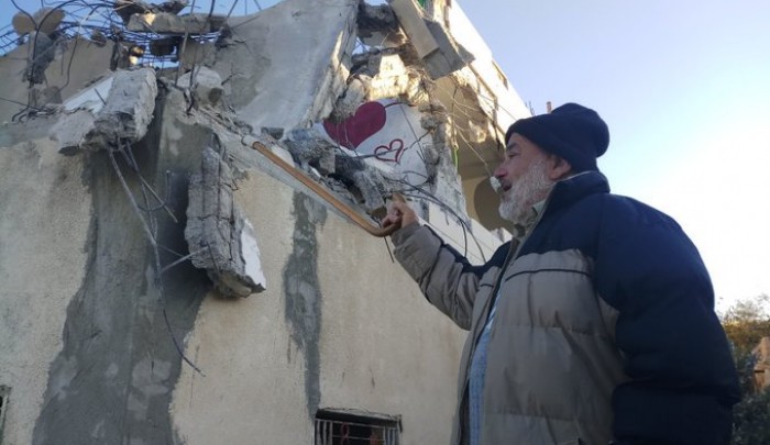 من المنازل التي هدمتها قوات الاحتلال فجر اليوم