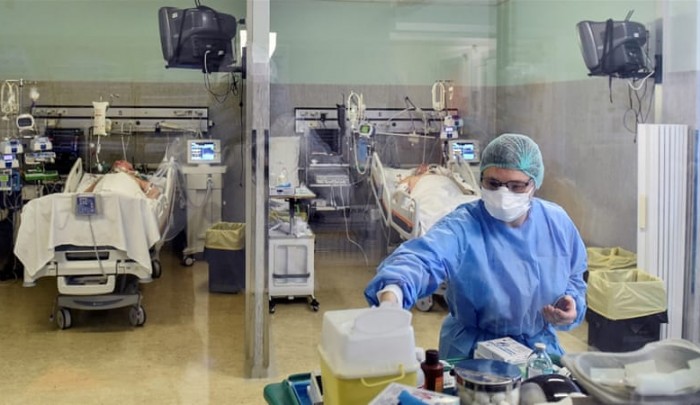 مشفى لمعالجة "كورونا" في إيطاليا  - (رويترز)