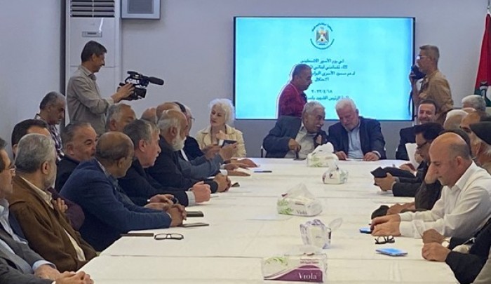 لقاء في قاعة ياسر عرفات في السفارة الفلسطينية ببيروت