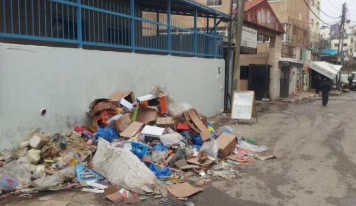 صورة أرشيفية تظهر تكدس النفايات في مخيمات اللاجئين بالضفة